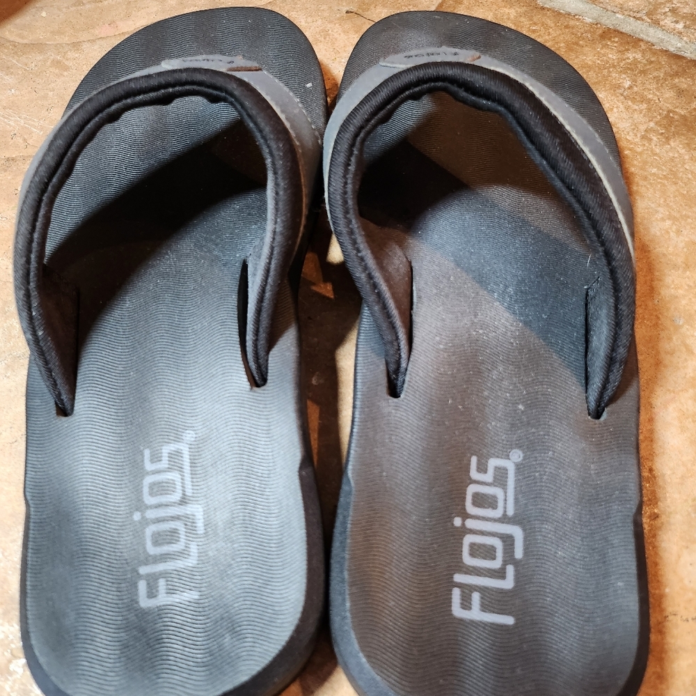 Flojos flip flops
